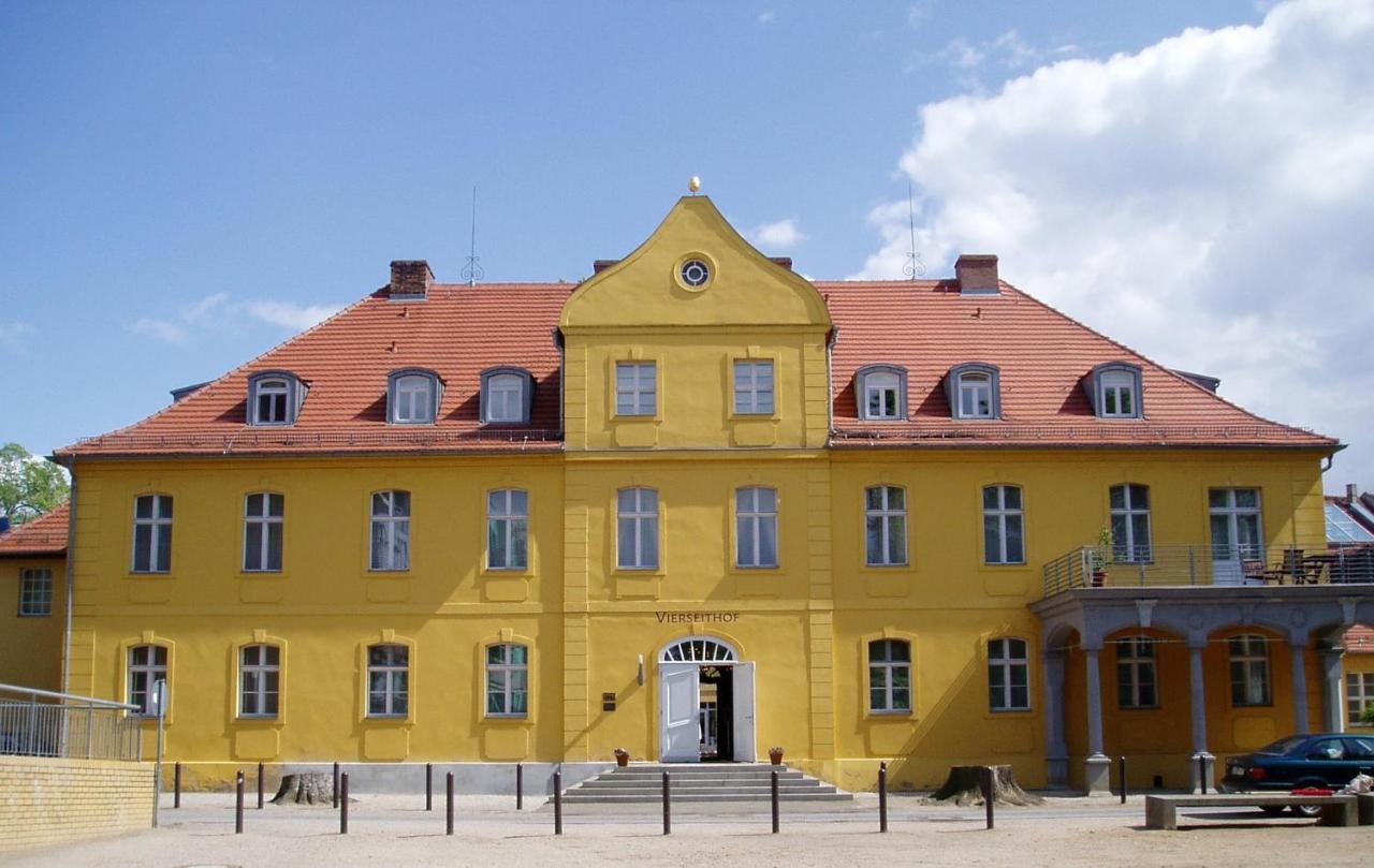 Hotel Vierseithof Luckenwalde Exterior photo